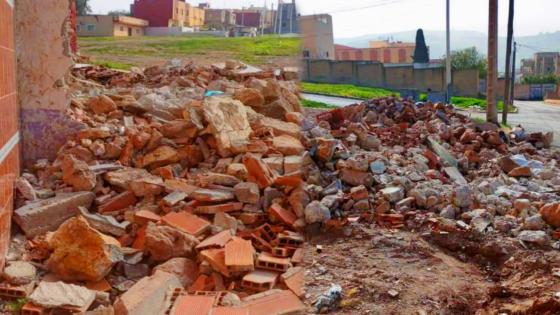 ركام بناية مهدمة يهدد سلامة التلاميذ ببني أنصار